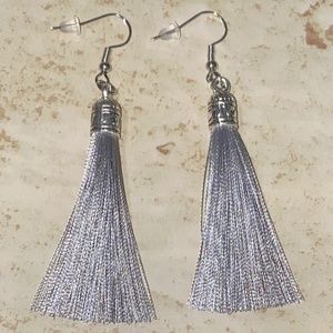 *NEW* ELEGANT GRAY & SILVER TASSEL FISH HOOK EARRINGS